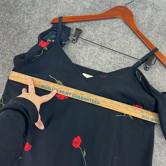 Ashley Graham Beyond Short Sleeve Cold Shoulder Mini Dress Black Red Floral M - Picture 9 of 12